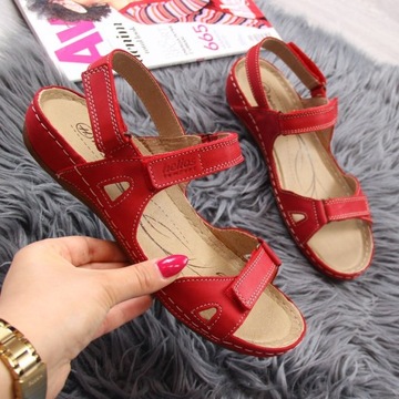 Skórzane sandały damskie czerwone rzepy Helios 39