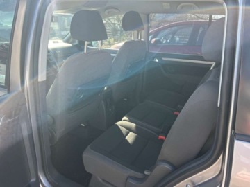 Volkswagen Touran I 1.9 TDI 105KM 2010 Volkswagen Touran 1.9 TDI Klimatyzacja Parktronic tyl El.szyby El.lusterka, zdjęcie 5