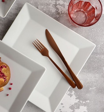 ВЕРОЯТНО КЛАССИЧЕСКАЯ ОБЕДЕННАЯ ТАРЕЛКА 27 СМ СВОБОДНАЯ