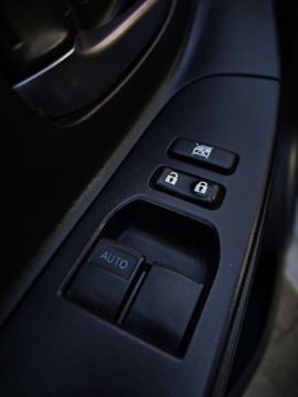 Toyota Yaris III Hatchback 5d Facelifting 1.33 Dual VVT-i 99KM 2016 Toyota Yaris Toyota Yaris 1.33 Premium City Cool Style FV Marza Salon, zdjęcie 9