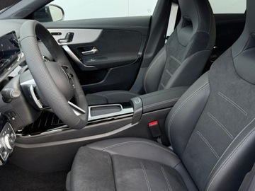 Mercedes CLA C118/X118 Coupe Facelifting 1.3 200 163KM 2025 MERCEDES-BENZ CLA 200 AMG Line Sedan 1.3 (163KM) 2025, zdjęcie 4