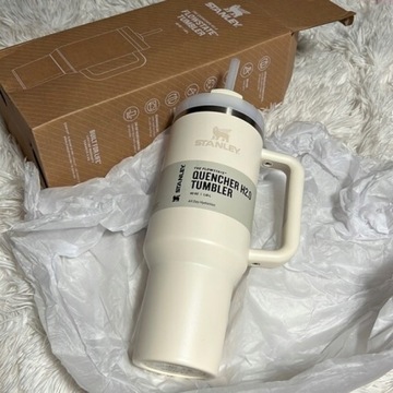 ТЕРМОКРУЖКА С СОЛОМКОЙ И НОСИКОМ ДЛЯ АВТОМОБИЛЯ 40 УНЦ.