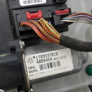 EL. MECHANIZMUS OKNO LEVÝ PŘEDNÍ VOLKSWAGEN TOURAN 1 1T1837729AG 1T0959701B