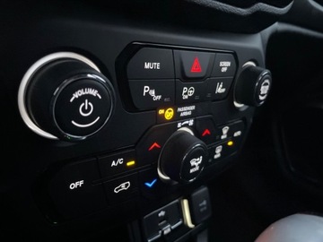 Jeep Renegade SUV Facelifting 1.3 GSE T4 Turbo 150KM 2019 Jeep Renegade Jeep Renegade 1.3 GSE T4 Turbo Limited FWD SS AUTOMAT KRAJO, zdjęcie 27