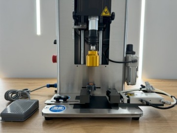 CC-1000 ПОЛУАВТОМАТИЧЕСКАЯ Укупорочная машина