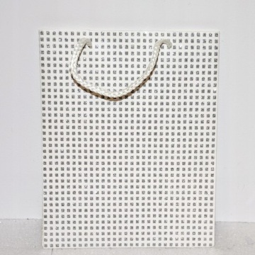 Подарочный пакет с белой сребрна-бракадой 18x23x10 см 3 дизайн