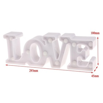 2 светящиеся буквы алфавита освещают плас