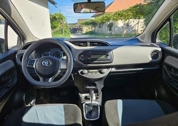 Toyota Yaris III 2015 TOYOTA YARIS 1.5 Hybrid 75 KM, zdjęcie 3