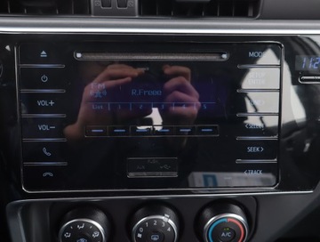 Toyota Corolla XI Sedan Facelifting 1,33 Dual VVT-i 99KM 2017 Toyota Corolla 1.3 Dual VVT-i, Salon Polska, zdjęcie 11