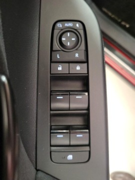 Toyota C-HR II SUV Plug-In 2.0 Hybrid Dynamic Force Plug-in  223KM 2024 Toyota C-HR 2.0 PHEV Executive 2.0 PHEV Executive,, zdjęcie 21