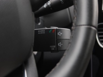 Renault Clio IV Hatchback 5d Facelifting 1.2 Energy TCe 118KM 2018 Renault Clio 1.2 TCe, Navi, Klima, Tempomat, zdjęcie 19