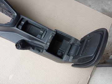 FORD FOCUS MK3 LIFT 15-18- Комплект туннеля подлокотников.