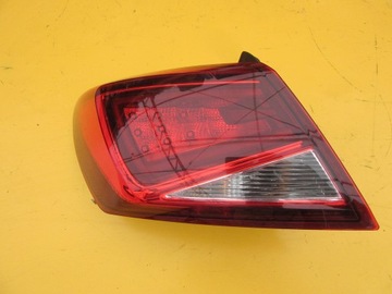 Seat Leon III LAMPA TYŁ LEWA W BŁOTNIK LED HATCHBACK
