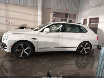 Bentley Bentayga 2020 Bentley Bentayga V8 2020 4.0 Benzyna 542KM, zdjęcie 2
