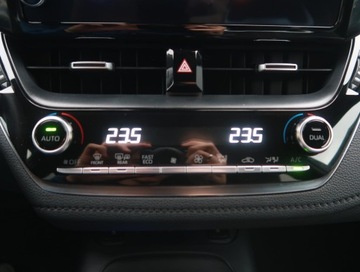 Toyota Corolla XII Sedan 1.8 Hybrid 122KM 2022 Toyota Corolla 1.8 Hybrid, Salon Polska, zdjęcie 11