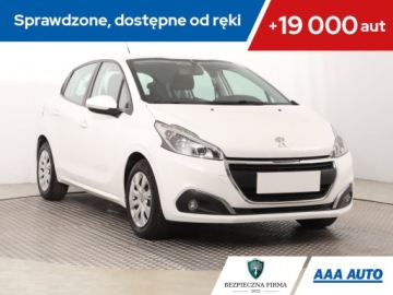 Peugeot 208 I Hatchback 5d Facelifting 1.2 PureTech 82KM 2017 Peugeot 208 1.2 PureTech, Salon Polska