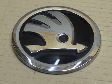 ЭМБЛЕМА КАПОТА SKODA KODIAQ ОРИГИНАЛ 565853621B