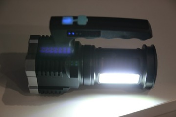 KEMPING SZPERACZ LATARKA AKUMULATOROWA LED 3W1