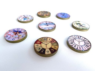 Миниатюрные часы для винтажного кукольного домика.