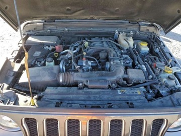 Jeep Wrangler IV 2023 Jeep Wrangler Sahara 2023 3.6 Benzyna 285KM, zdjęcie 6