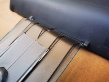 КРЕПЛЕНИЕ ПЕРЕДНЕГО ПОДНОСА HP LASERJET 1010 1018 1020