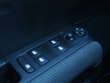 Citroen C3 Aircross  I Crossover Facelifting 1.2 PureTech 110KM 2022 Citroen C3 Aircross 1.2 PureTech, Salon Polska, zdjęcie 15