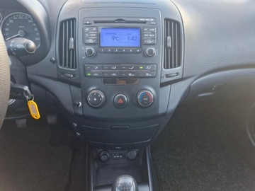 Hyundai i30 I CW Facelifting 1.4 DOHC 109KM 2011 Hyundai i30 Jak nowy 180 tys km z Niemiec pierwszy wlasciciel 1.4 benzyna, zdjęcie 21