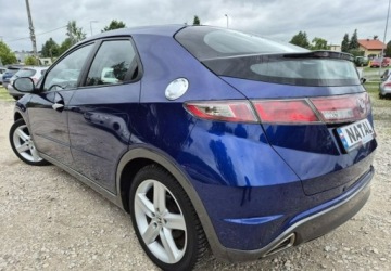 Honda Civic VIII Hatchback 3d 1.8 i-VTEC 140KM 2009 Honda Civic Automat 1,8benz Zadbany Lift 1.8 Benzyna 140KM, zdjęcie 3
