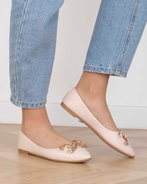 PÓŁBUTY BEŻOWE EKOSKÓRA BALERINKI ZŁOTE ZDOBIENIE 39
