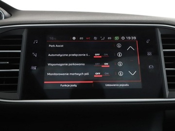 Peugeot 308 II Hatchback Facelifting 1.2 PureTech 130KM 2021 Peugeot 308 LED navi skóra/alcantara virtual, zdjęcie 25