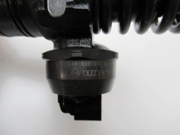 БЛОК ИНЖЕКТОРОВ VW Golf V 1.9TDI 038130073AG