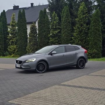 Volvo V40 II Cross Country 2.0 D2 DRIVE-E 120KM 2016 Volvo V40 II 2.0 D2 Drive-E Summum, zdjęcie 2