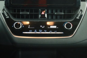 Toyota Corolla XII TS Kombi 1.2 Turbo D-4T 116KM 2019 Toyota Corolla 1.2 Turbo, Salon Polska, zdjęcie 9