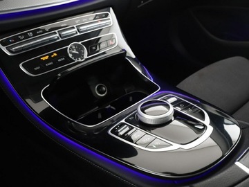 Mercedes Klasa E W213 Kombi 2.0 220d 194KM 2017 Mercedes E 220 Historia serwisowa ASO Automat Navi, zdjęcie 30