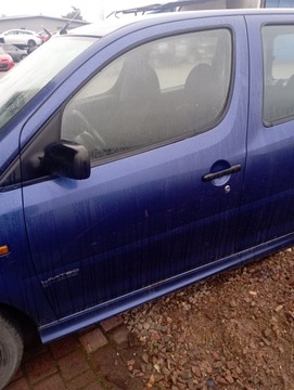 DAIHATSU YRV DVEŘE LEVÉ PŘEDNÍ GOLE