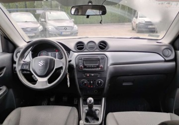 Suzuki Vitara III SUV 1.6 VVT 120KM 2016 Suzuki Vitara 2016r, 1.6 Benzyna. Uszkodzony tyl i lekko przod. Jezdzi., zdjęcie 5