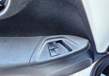 Citroen C1 II Hatchback 5d 1.0 VTi 72KM 2018 Citroen C1 1,0 Ben 72 KM Benzyna 72KM, zdjęcie 13