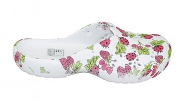 ЖЕНСКИЙ ПЛЯЖ, БАССЕЙН, ПЕННЫЕ ТАПОЧКИ