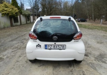 Toyota Aygo I Hatchback 3d 1.0 VVT-i 68KM 2010 Toyota Aygo sliczna mala tania niezawodna BEZ RDZY klima Benzyna 68KM, zdjęcie 16