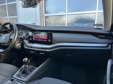 Skoda Octavia IV Liftback 1.5 TSI EVO 150KM 2021 Skoda Octavia 1.5TSI 150KM Ambition l Reflektory L, zdjęcie 12