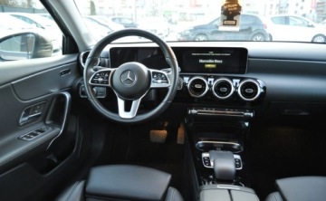 Mercedes Klasa A W177/V177 Hatchback 1.3 200 163KM 2018 Mercedes-Benz Klasa A A200 Automat Benzyna Kamera Nawigacja 1.3 Benzyna, zdjęcie 17