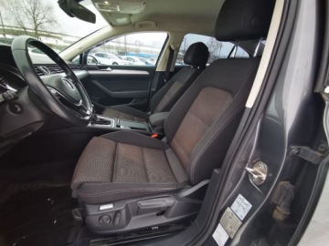 Volkswagen Passat B8 Limousine 1.6 TDI BlueMotion Technology 120KM 2017 VW PASSAT 1.6 TDI Comfortline , Pakiet R-line, Automat, 2x Klucz, Nawigacja, zdjęcie 9