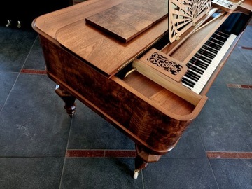 АНТИЧНОЕ НАСТОЛЬНОЕ ПИАНО J.G. Мальмсьо Гетеборг с 1879 года.