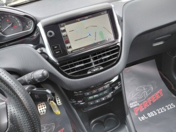 Peugeot 208 I Hatchback 5d Facelifting 1.2 PureTech 110KM 2016 Peugeot 208 GT Line Kamera Klimatronik PDC Sensor Alu 1.2 Benzyna 110KM, zdjęcie 22