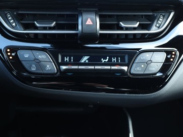 Toyota C-HR I Crossover Facelifting 1.8 Hybrid 122KM 2020 Toyota C-HR 1.8 Hybrid, Salon Polska, zdjęcie 12