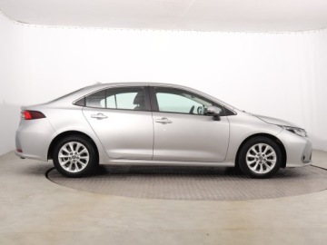 Toyota Corolla XII Sedan 1.8 Hybrid 122KM 2022 Toyota Corolla 1.8 Hybrid, Salon Polska, zdjęcie 5