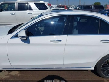 Mercedes Klasa C W206 2021 Mercedes-Benz Klasa C 300 Sedan 2021 2.0l 2.0 Benzyna 255KM, zdjęcie 2