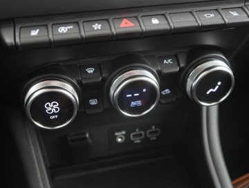 Renault Captur II Crossover 1.3 TCe 140KM 2021 Renault Captur 1.3 TCe, Salon Polska, zdjęcie 11