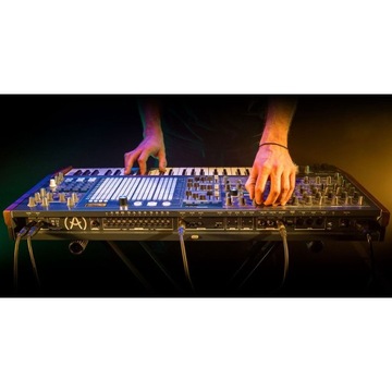 Аналоговый синтезатор Arturia MatrixBrute