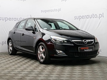 Opel Astra J Hatchback 5d 1.4 Turbo ECOTEC 140KM 2010 OPEL Astra 1.4 T Sedan 140KM 2010, zdjęcie 2